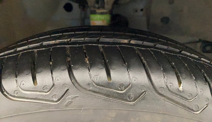 2013 Honda Brio S MT, Petrol, Manual, 54,453 km, Right Front Tyre Tread