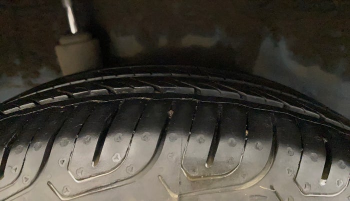 2013 Honda Brio S MT, Petrol, Manual, 54,453 km, Right Rear Tyre Tread