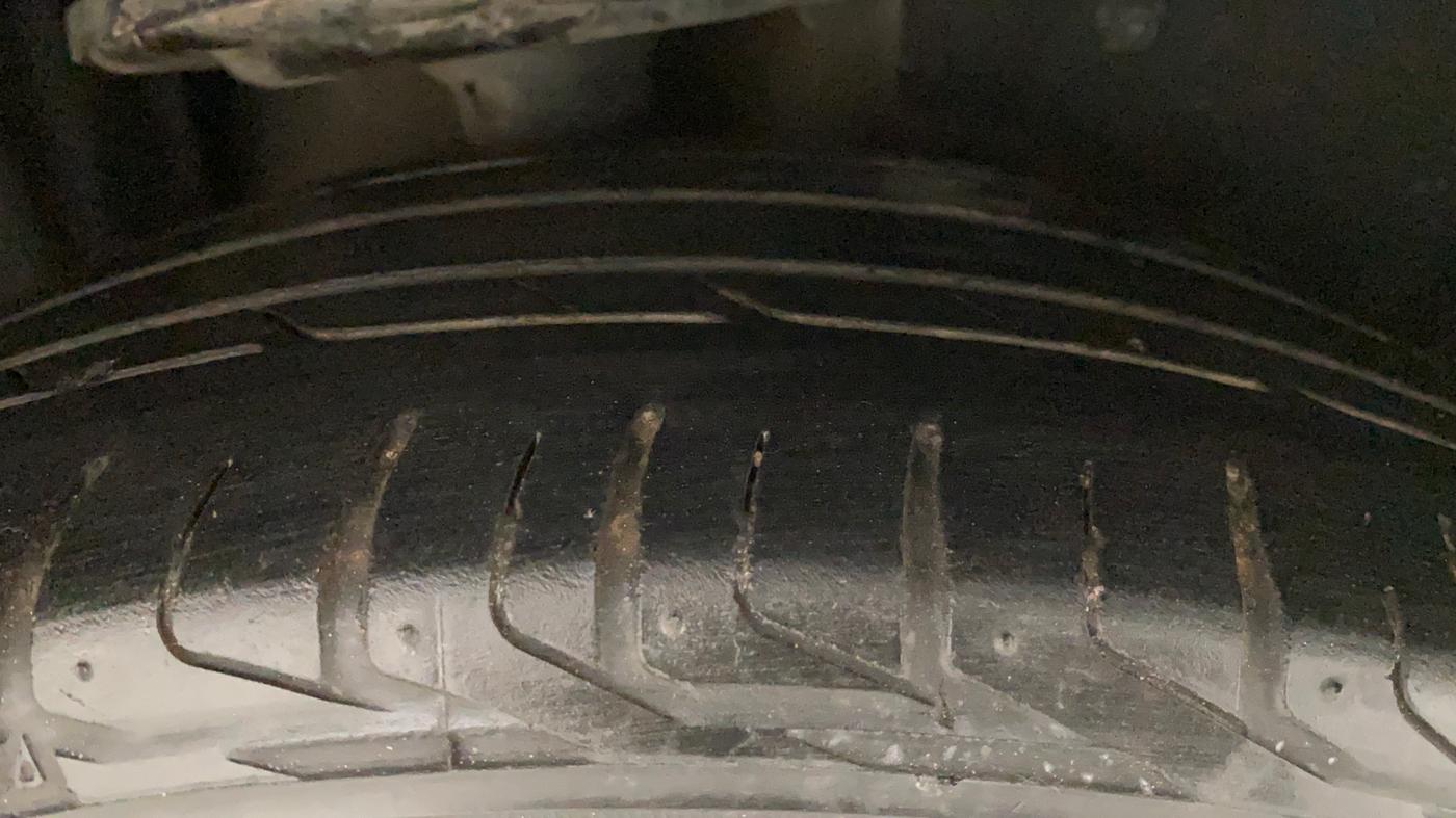 2014 Toyota Camry 2.5L AT, Petrol, Automatic, 90,130 km, Right Rear Tyre Tread
