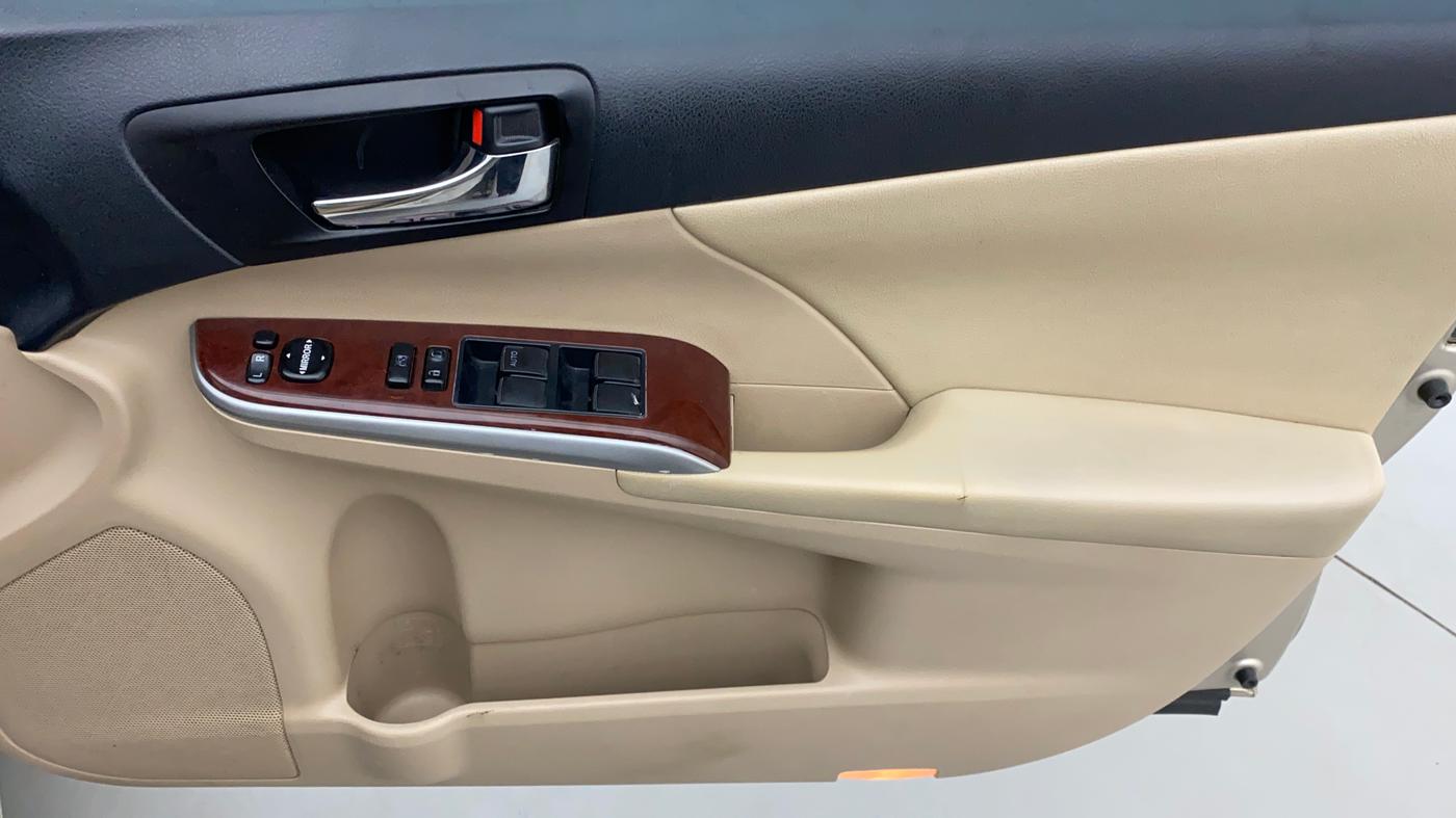 2014 Toyota Camry 2.5L AT, Petrol, Automatic, 90,130 km, Driver Side Door Panels Control