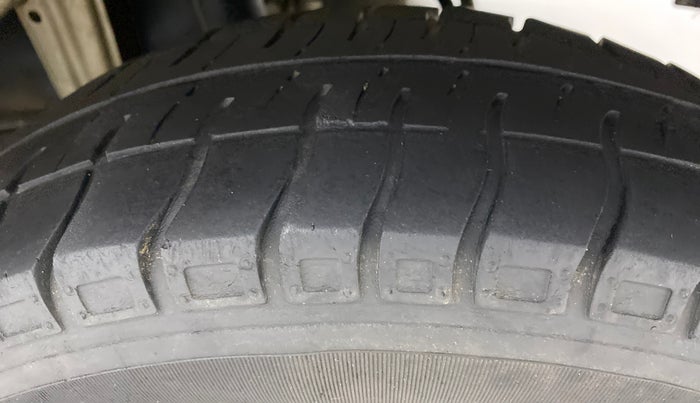 2015 Maruti Alto 800 LXI, Petrol, Manual, 43,752 km, Left Rear Tyre Tread