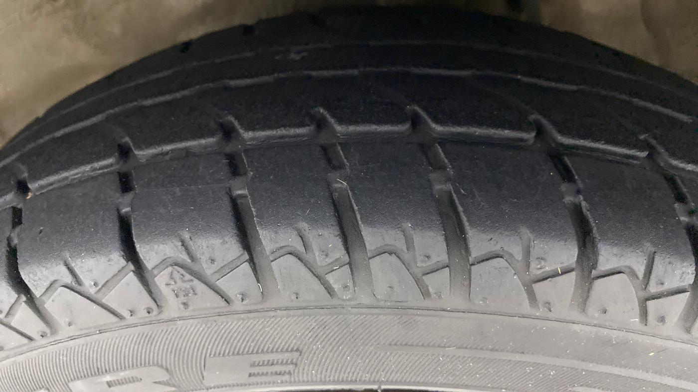 2015 Maruti Alto 800 LXI, Petrol, Manual, 43,752 km, Left Front Tyre Tread