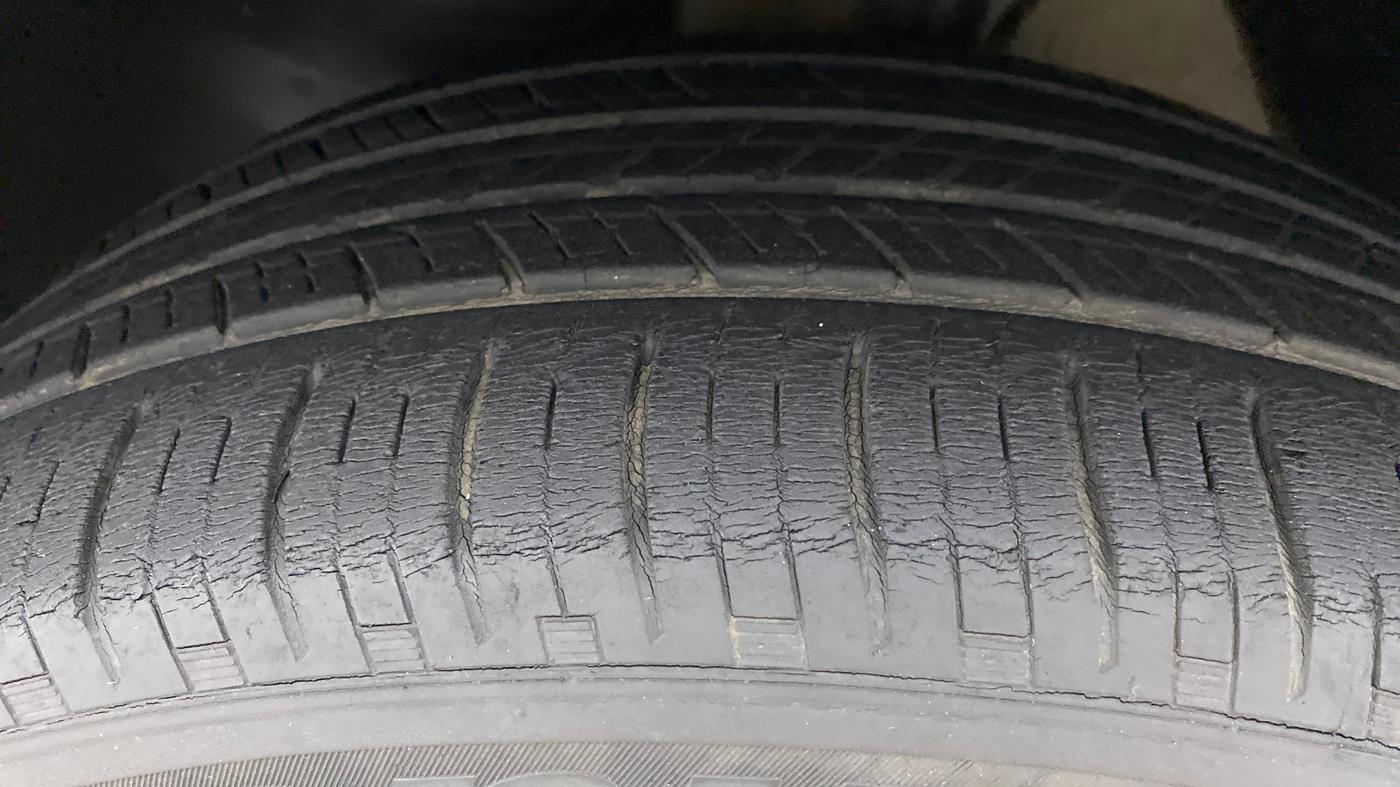 2016 Hyundai Tucson 2WD MT PETROL, Petrol, Manual, 21,796 km, Left Front Tyre Tread