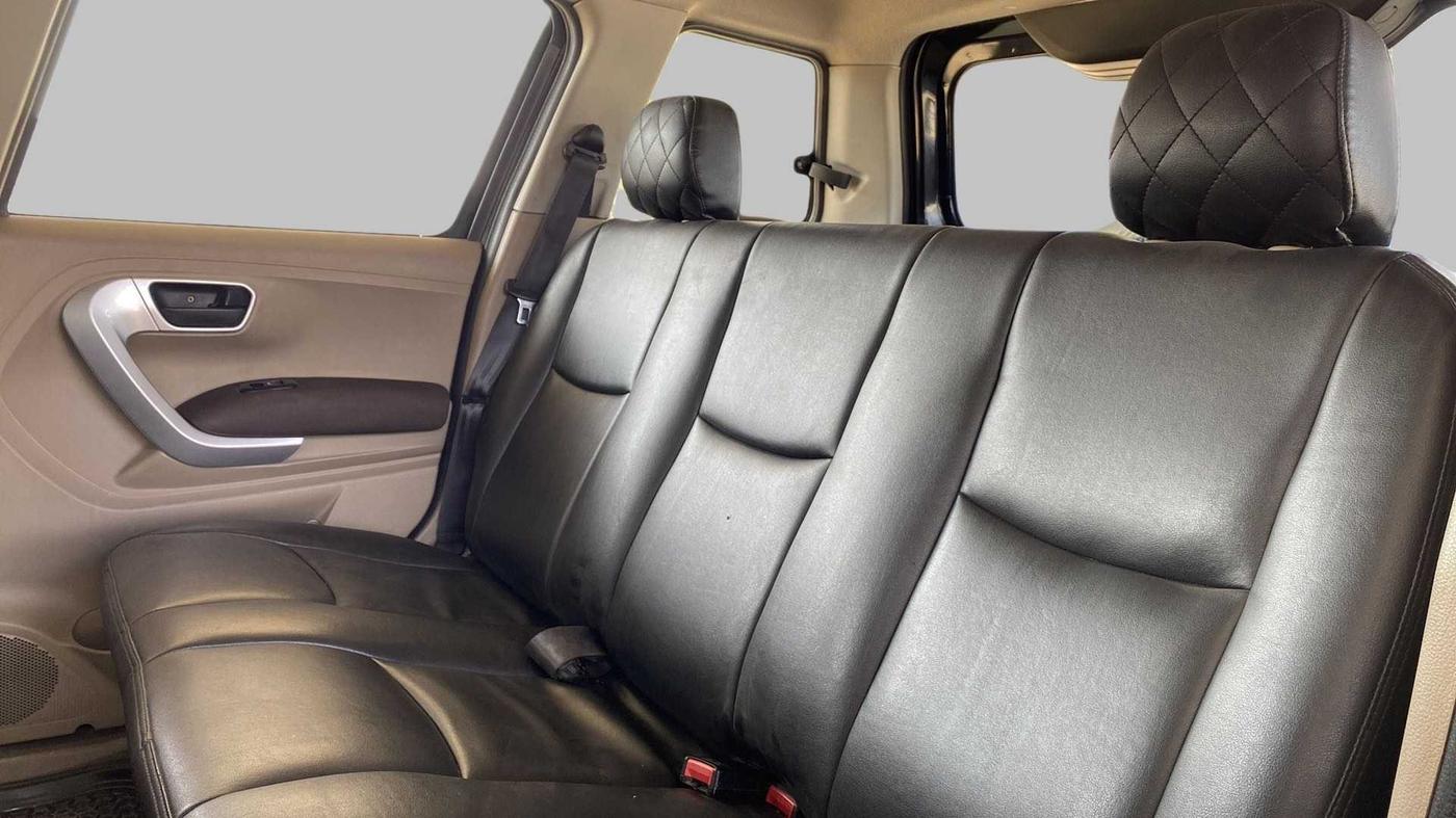 2017 Mahindra TUV300 T8 AT, Diesel, Automatic, 96,147 km, Right Side Rear Door Cabin