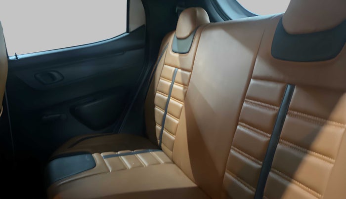 2017 Renault Kwid RXT 1.0 EASY-R AT OPTION, Petrol, Automatic, 16,258 km, Right Side Rear Door Cabin