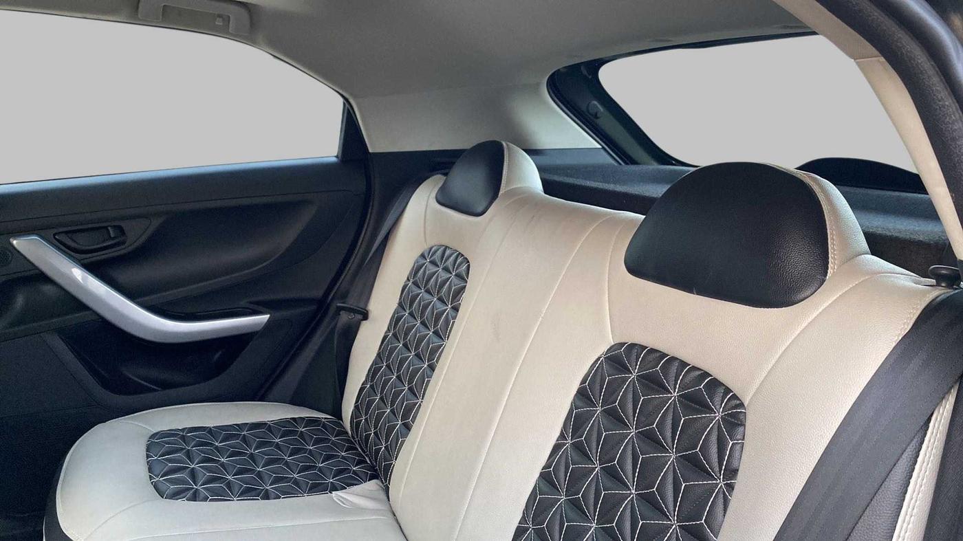 2021 Tata NEXON XMA SUNROOF DIESEL, Diesel, Automatic, 37,879 km, Right Side Rear Door Cabin