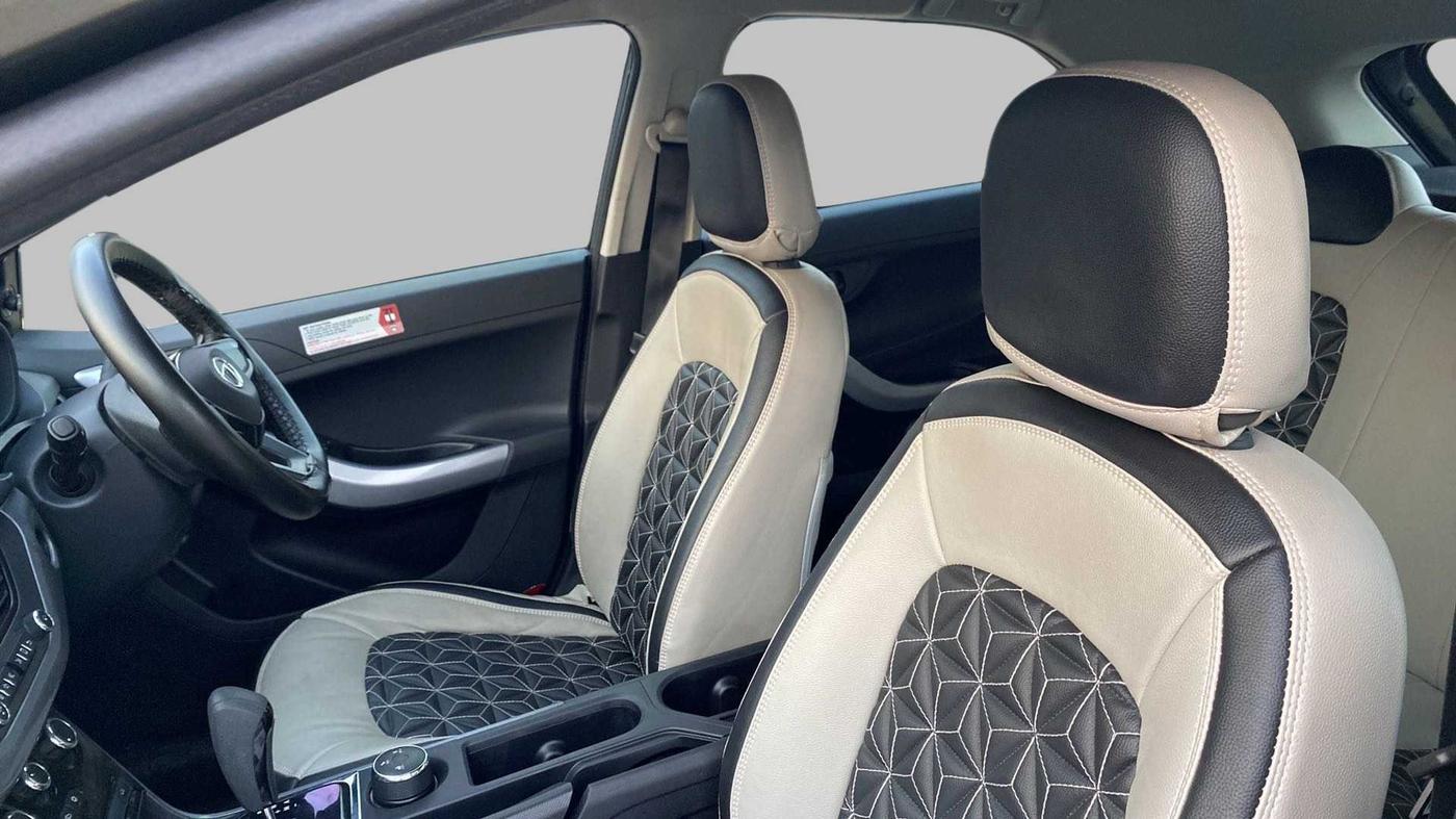 2021 Tata NEXON XMA SUNROOF DIESEL, Diesel, Automatic, 37,879 km, Right Side Front Door Cabin