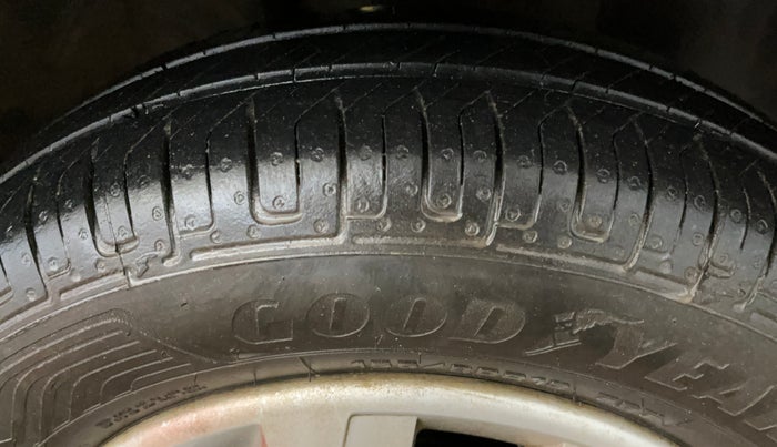 2016 Renault Kwid RXT 0.8, Petrol, Manual, 58,319 km, Right Front Tyre Tread