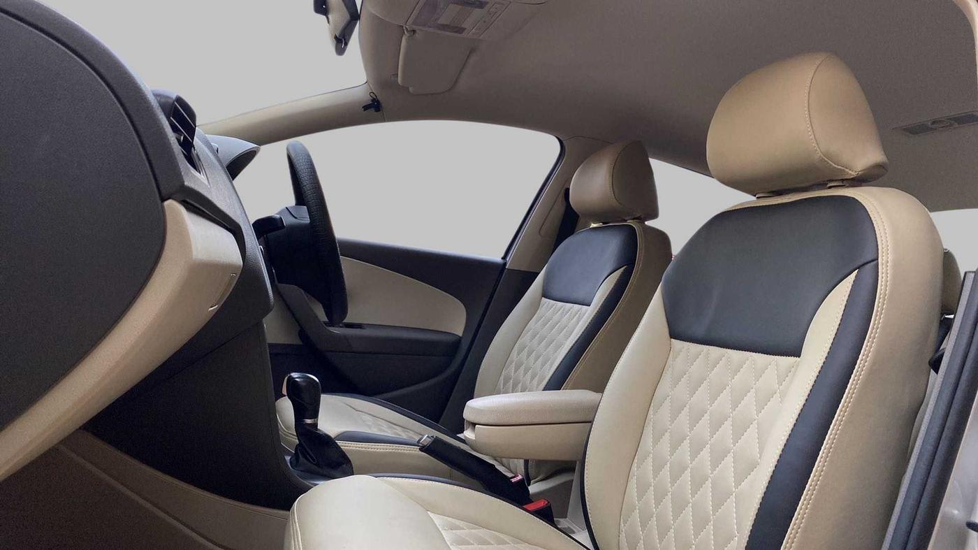 2011 Volkswagen Vento HIGHLINE PETROL AT, Petrol, Automatic, 55,489 km, Right Side Front Door Cabin