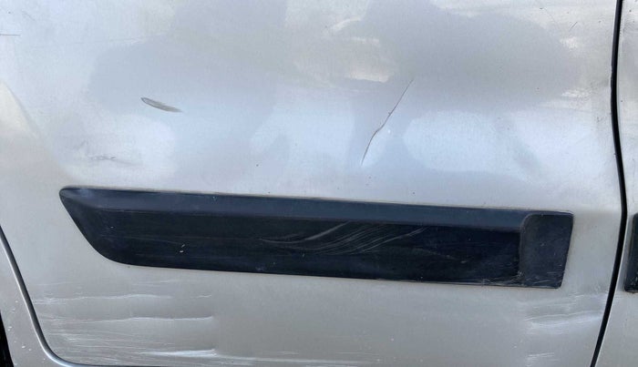 2014 Maruti Wagon R 1.0 VXI, Petrol, Manual, 70,859 km, Right rear door - Slightly dented