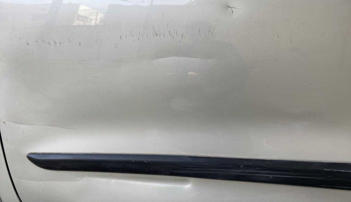 2014 Maruti Wagon R 1.0 VXI, Petrol, Manual, 70,859 km, Front passenger door - Minor scratches