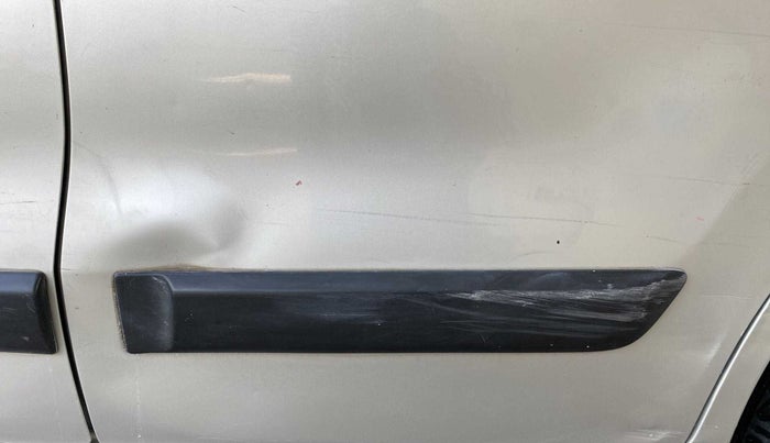 2014 Maruti Wagon R 1.0 VXI, Petrol, Manual, 70,859 km, Rear left door - Slightly dented