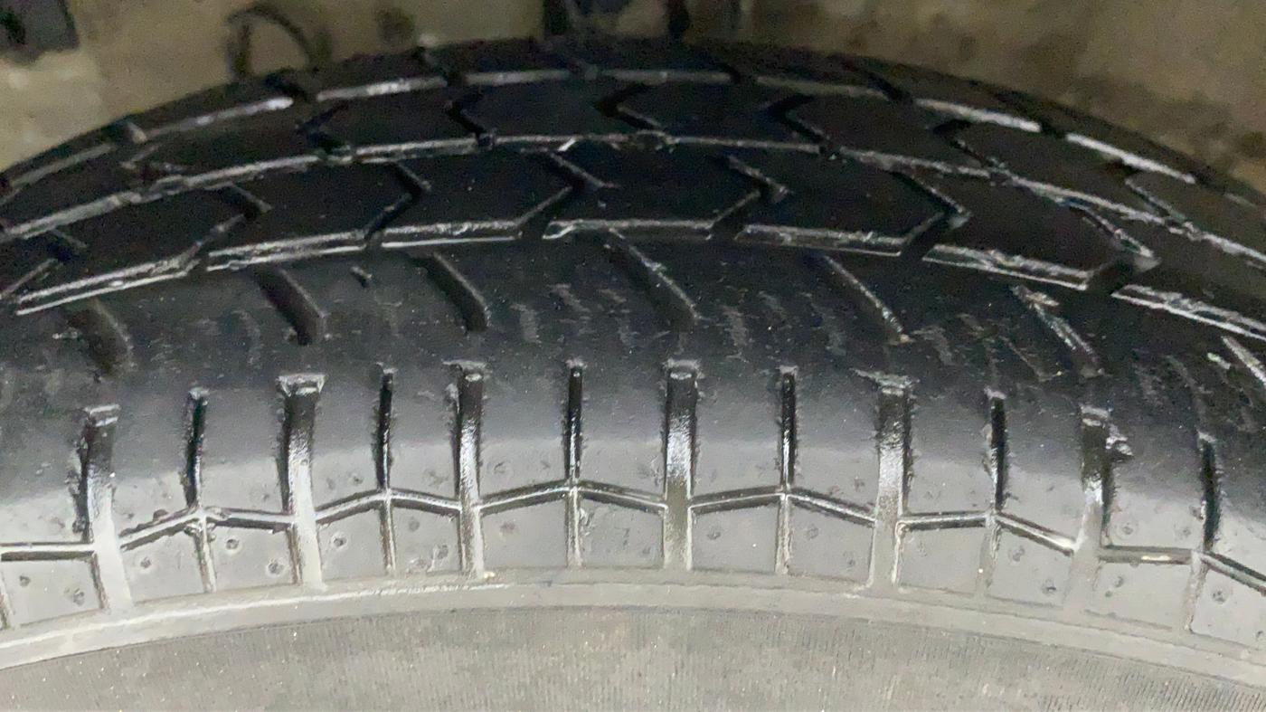 2015 Maruti Swift VXI, Petrol, Manual, 78,709 km, Left Front Tyre Tread