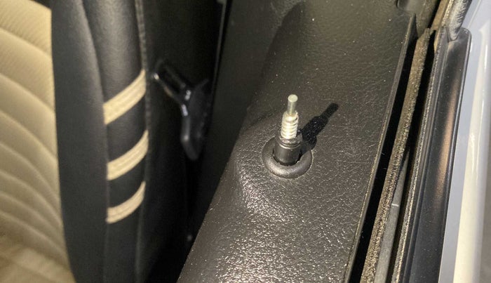 2021 Maruti Alto LXI O, Petrol, Manual, 18,043 km, Left front window switch / handle - Minor damage