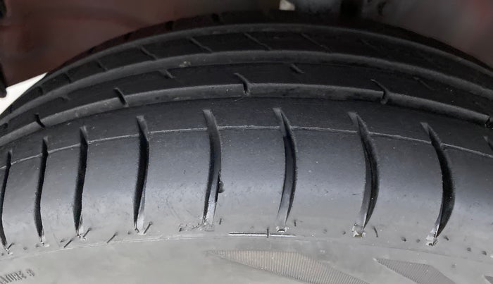2014 Maruti Wagon R 1.0 VXI, Petrol, Manual, 61,551 km, Left Front Tyre Tread