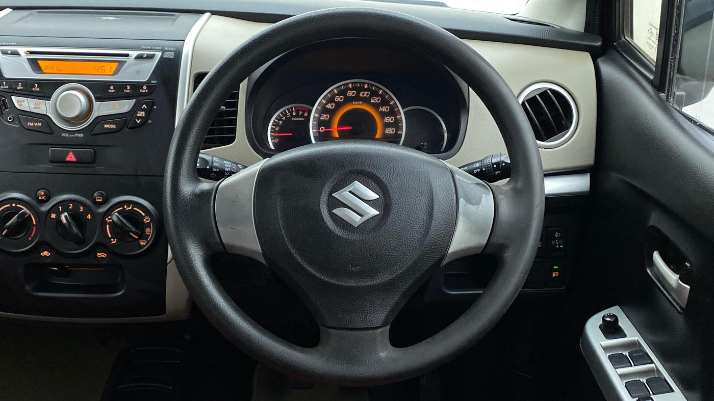2014 Maruti Wagon R 1.0 VXI, Petrol, Manual, 61,551 km, Steering Wheel Close Up