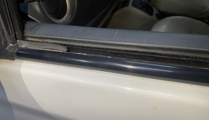 2017 Maruti Alto K10 VXI (O) AMT, Petrol, Automatic, 24,707 km, Front passenger door - Weather strip has minor damage
