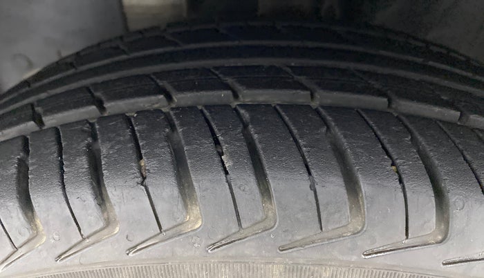 2019 Datsun Redi Go A, Petrol, Manual, 21,614 km, Left Front Tyre Tread