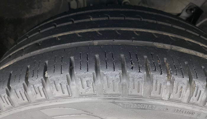 2016 Renault Duster RXZ AMT 110 PS, Diesel, Automatic, 93,272 km, Right Front Tyre Tread
