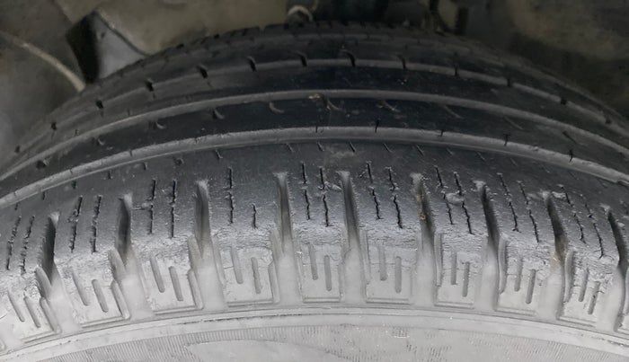 2016 Renault Duster RXZ AMT 110 PS, Diesel, Automatic, 93,272 km, Left Front Tyre Tread