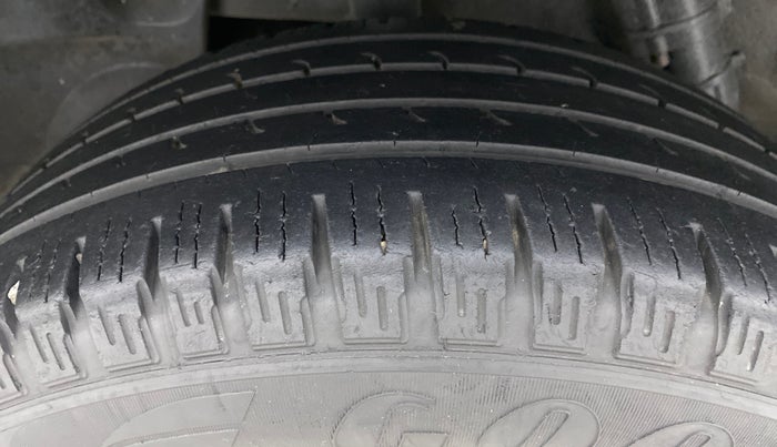 2016 Renault Duster RXZ AMT 110 PS, Diesel, Automatic, 93,272 km, Right Rear Tyre Tread