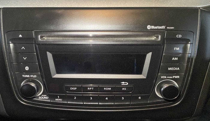 2018 Maruti Swift VDI, Diesel, Manual, 27,468 km, Infotainment system - Button has minor damage