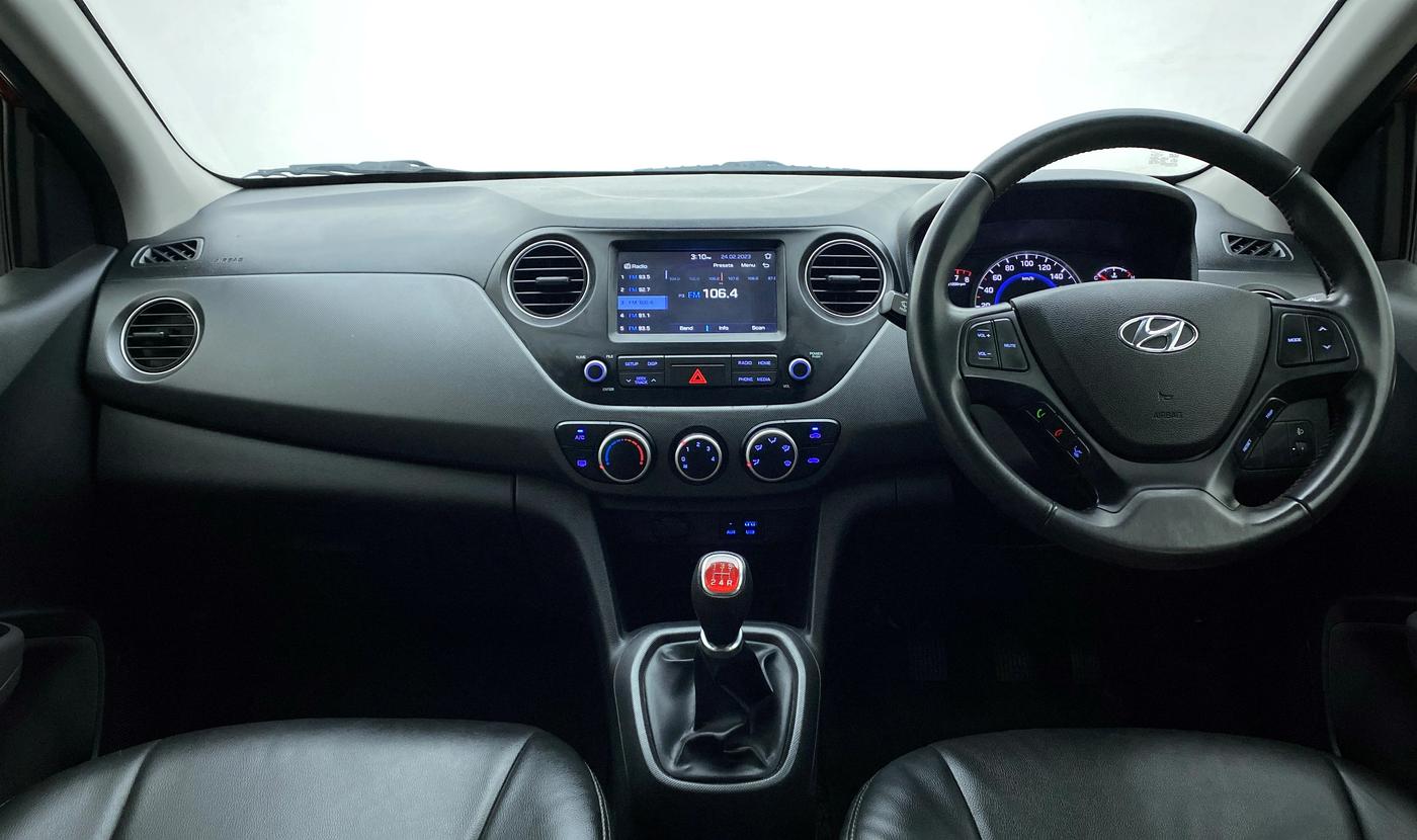 2018 Hyundai Grand i10 SPORTZ 1.2 KAPPA VTVT DUAL TONE, Petrol, Manual, 38,675 km, Dashboard