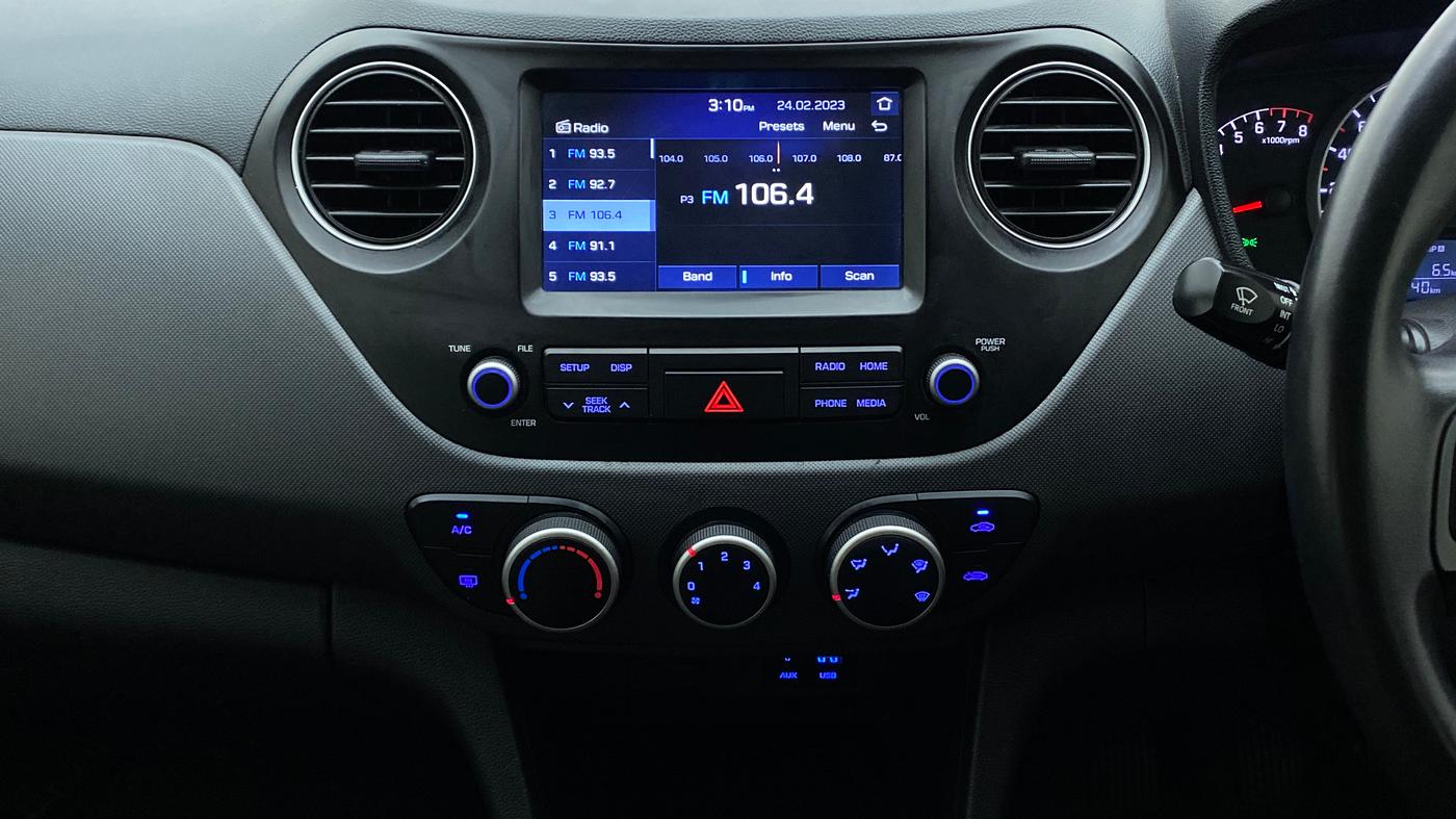2018 Hyundai Grand i10 SPORTZ 1.2 KAPPA VTVT DUAL TONE, Petrol, Manual, 38,675 km, Air Conditioner