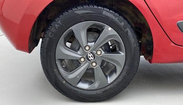 2018 Hyundai Grand i10 SPORTZ 1.2 KAPPA VTVT DUAL TONE, Petrol, Manual, 38,675 km, Right Rear Wheel