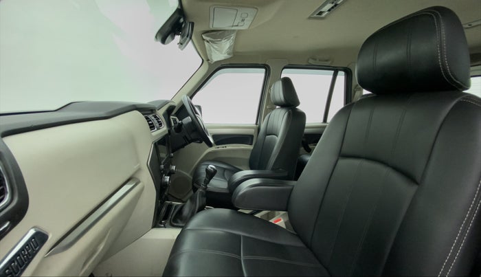 2020 Mahindra Scorpio S11 2WD, Diesel, Manual, 84,500 km, Right Side Front Door Cabin