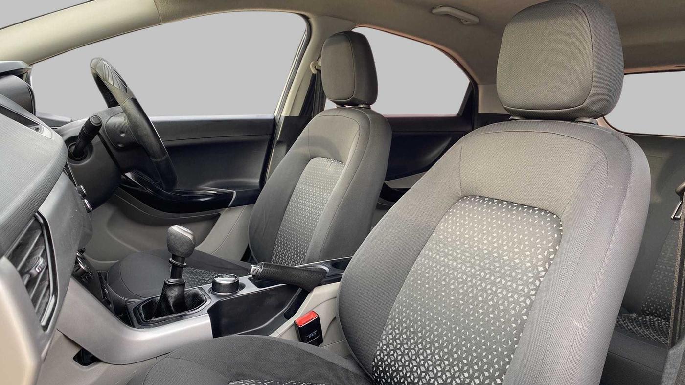 2018 Tata NEXON XM 1.5, Diesel, Manual, 82,196 km, Right Side Front Door Cabin