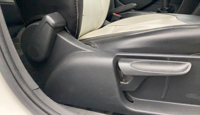 2016 Volkswagen Polo COMFORTLINE 1.2L, Petrol, Manual, 77,186 km, Driver Side Adjustment Panel
