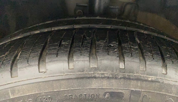 2016 Volkswagen Polo COMFORTLINE 1.2L, Petrol, Manual, 77,186 km, Left Front Tyre Tread