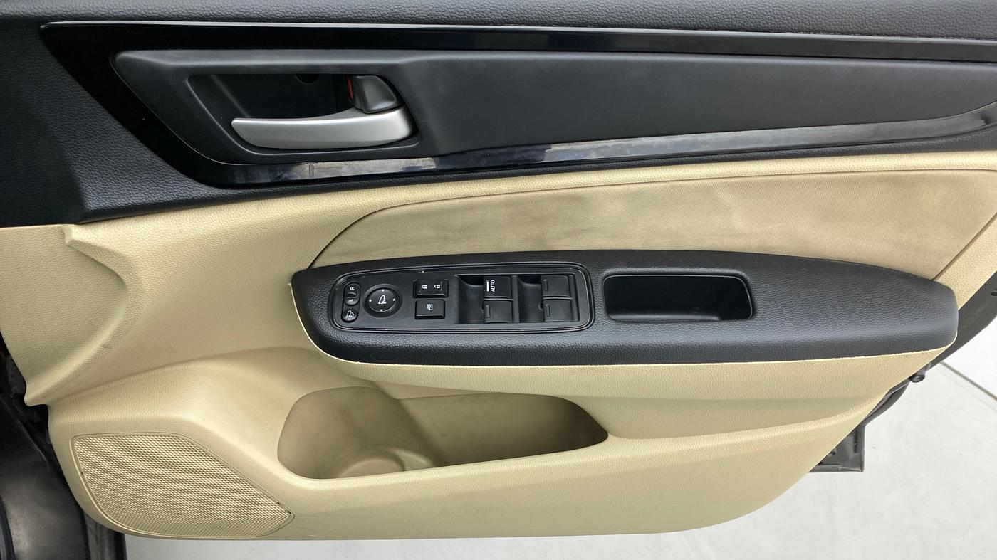 2018 Honda Amaze 1.5L I-DTEC VX, Diesel, Manual, 72,847 km, Driver Side Door Panels Control
