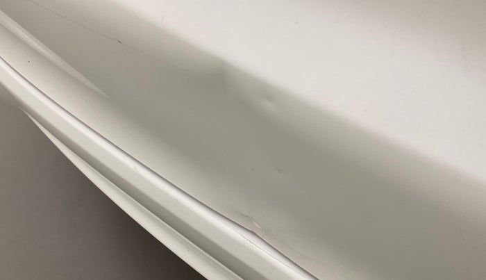 2017 Honda Jazz 1.2 V AT, Petrol, Automatic, 55,768 km, Dicky (Boot door) - Slightly dented