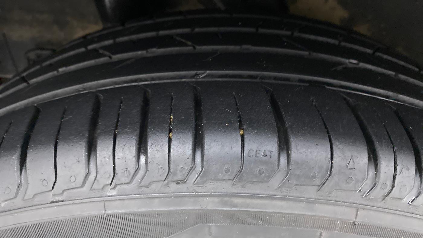 2020 Hyundai VENUE SX PLUS 1.0 TURBO DCT, Petrol, Automatic, 24,546 km, Right Rear Tyre Tread
