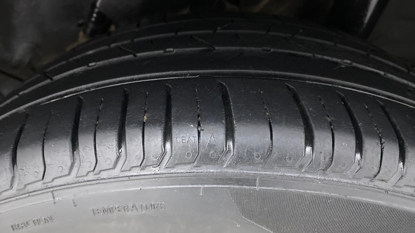 2020 Hyundai VENUE SX PLUS 1.0 TURBO DCT, Petrol, Automatic, 24,546 km, Left Rear Tyre Tread