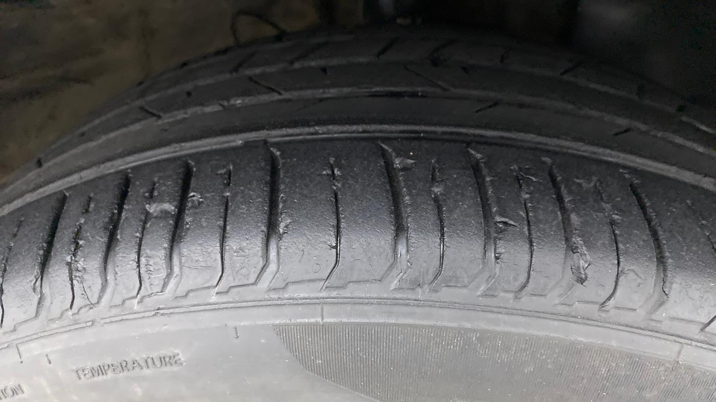 2020 Hyundai VENUE SX PLUS 1.0 TURBO DCT, Petrol, Automatic, 24,546 km, Right Front Tyre Tread