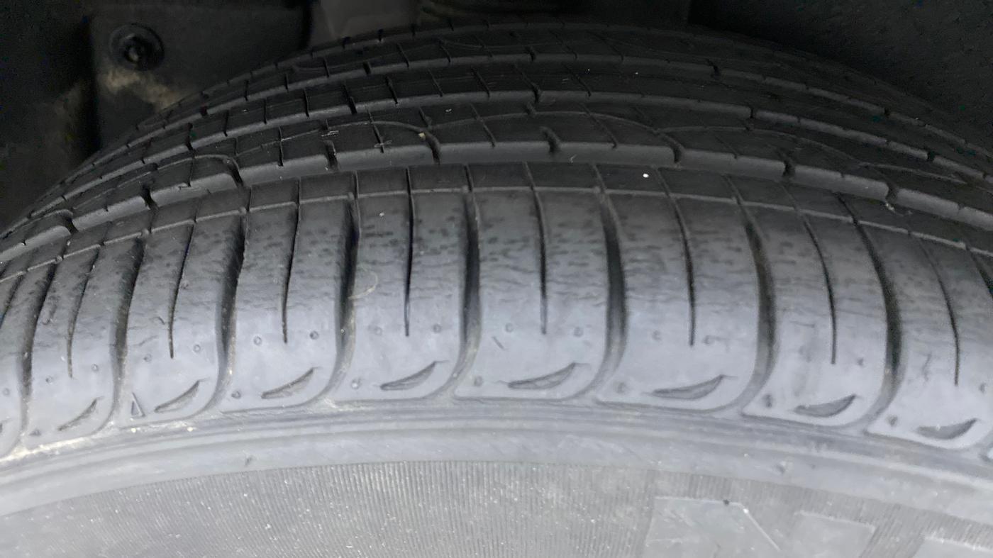 2016 Hyundai Tucson 2WD AT GL PETROL , Petrol, Automatic, 21,218 km, Right Rear Tyre Tread