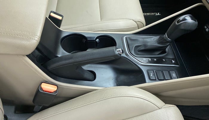 2016 Hyundai Tucson 2WD AT GL PETROL , Petrol, Automatic, 21,218 km, Gear Lever
