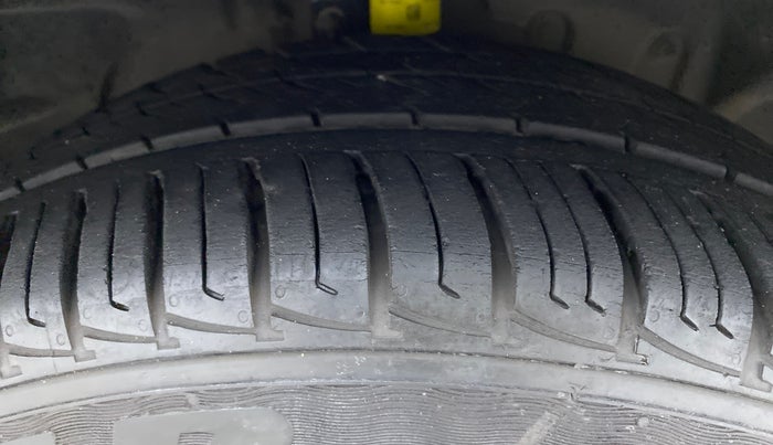 2016 Ford Ecosport 1.5 TITANIUM TI VCT AT, Petrol, Automatic, 74,620 km, Right Front Tyre Tread