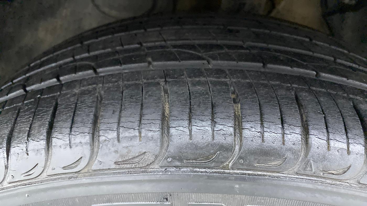 2016 Hyundai Tucson 2WD AT GL PETROL , Petrol, Automatic, 20,744 km, Left Front Tyre Tread