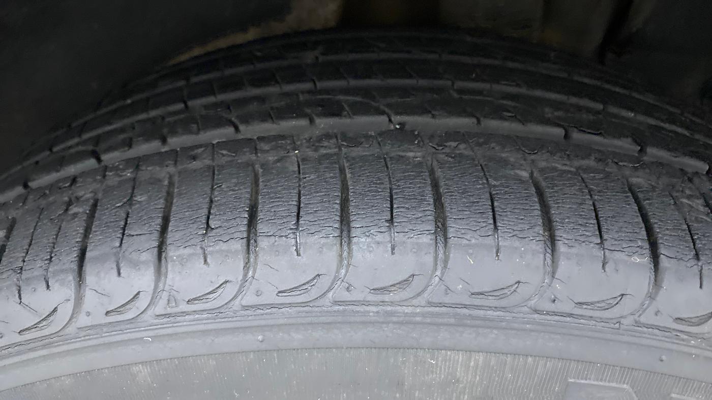 2016 Hyundai Tucson 2WD AT GL PETROL , Petrol, Automatic, 20,744 km, Left Rear Tyre Tread