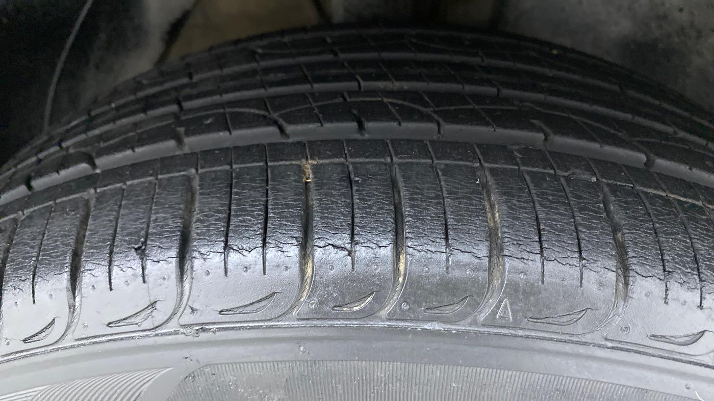 2016 Hyundai Tucson 2WD AT GL PETROL , Petrol, Automatic, 20,744 km, Right Front Tyre Tread