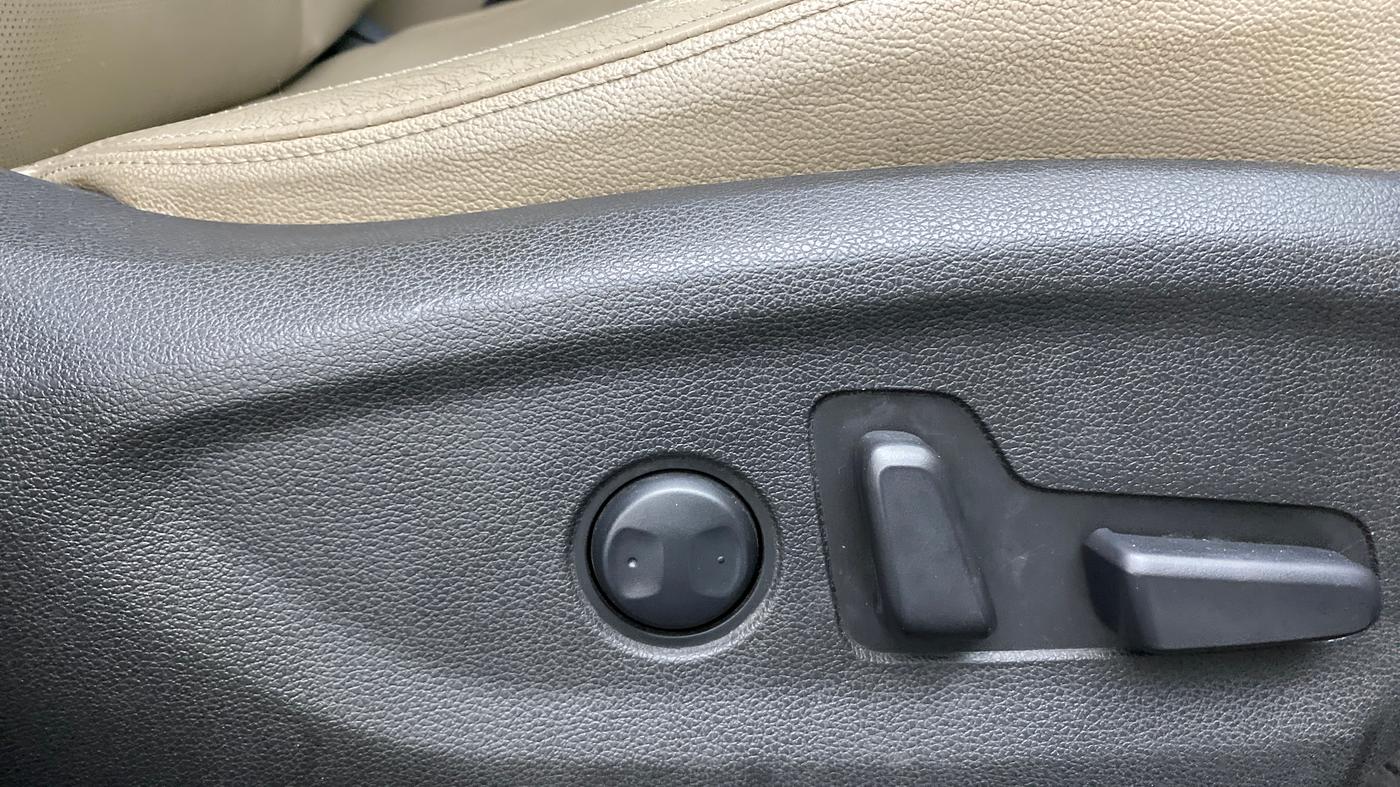 2016 Hyundai Tucson 2WD AT GL PETROL , Petrol, Automatic, 20,744 km, Driver Side Adjustment Panel