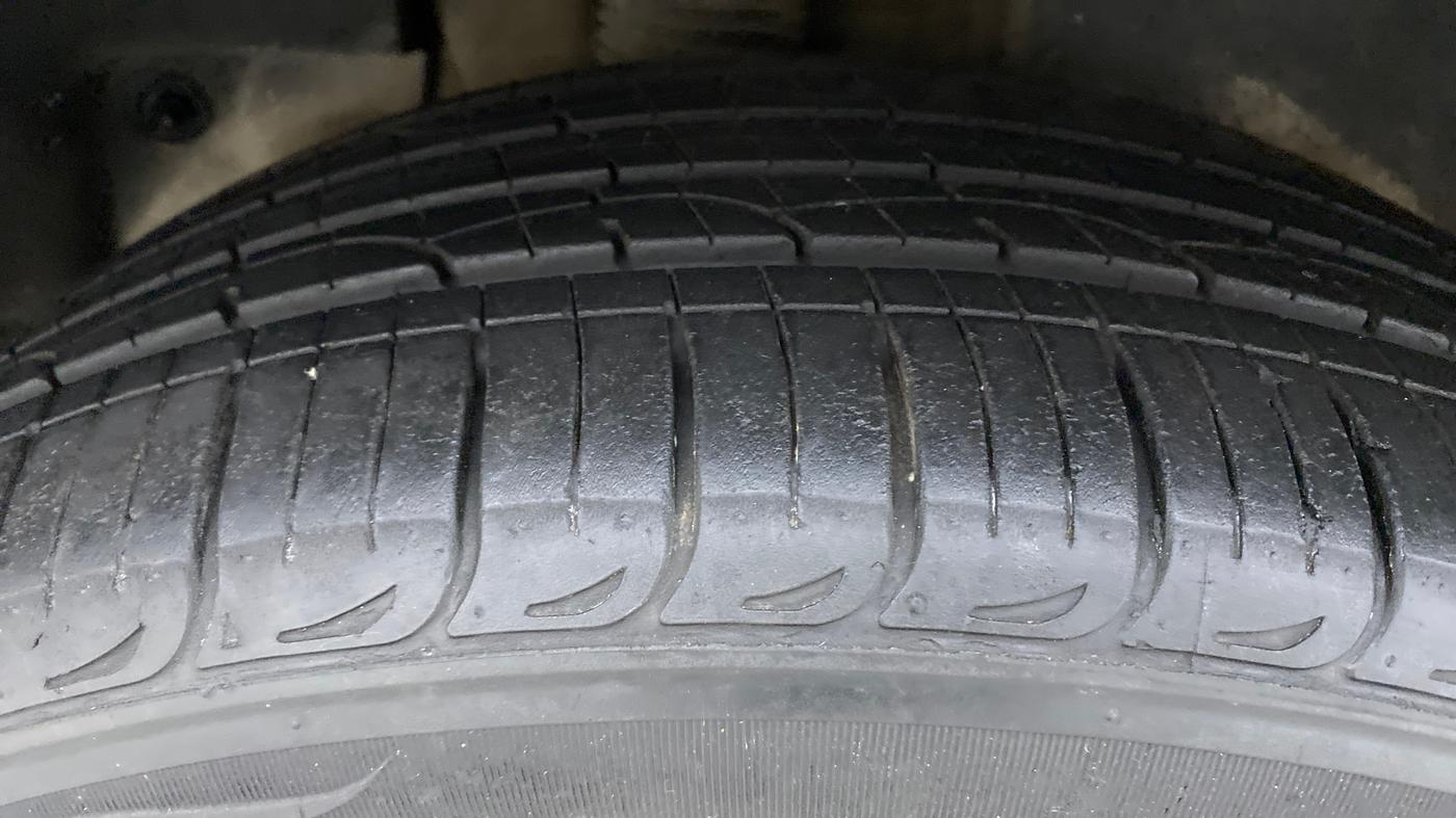 2016 Hyundai Tucson 2WD AT GL PETROL , Petrol, Automatic, 20,744 km, Right Rear Tyre Tread