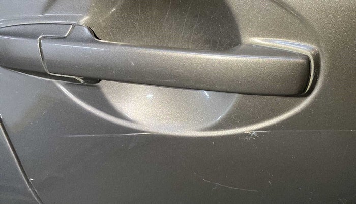 2015 Honda Brio VX AT, Petrol, Automatic, 77,172 km, Right rear door - Minor scratches