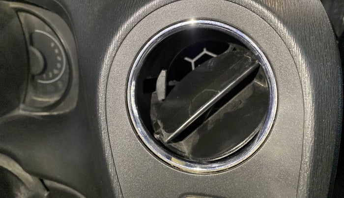 2015 Honda Brio VX AT, Petrol, Automatic, 77,172 km, AC Unit - Front vent has minor damage