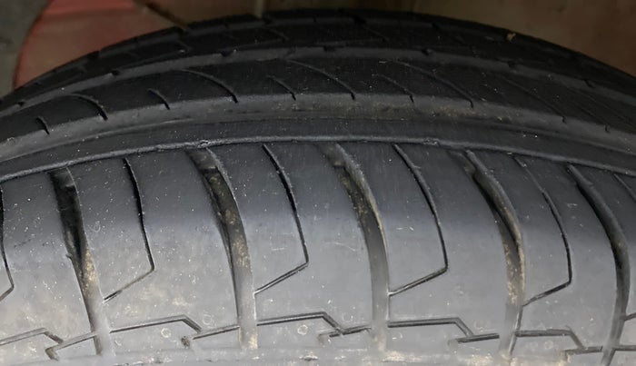 2020 Maruti Dzire VXI, Petrol, Manual, 8,223 km, Right Front Tyre Tread