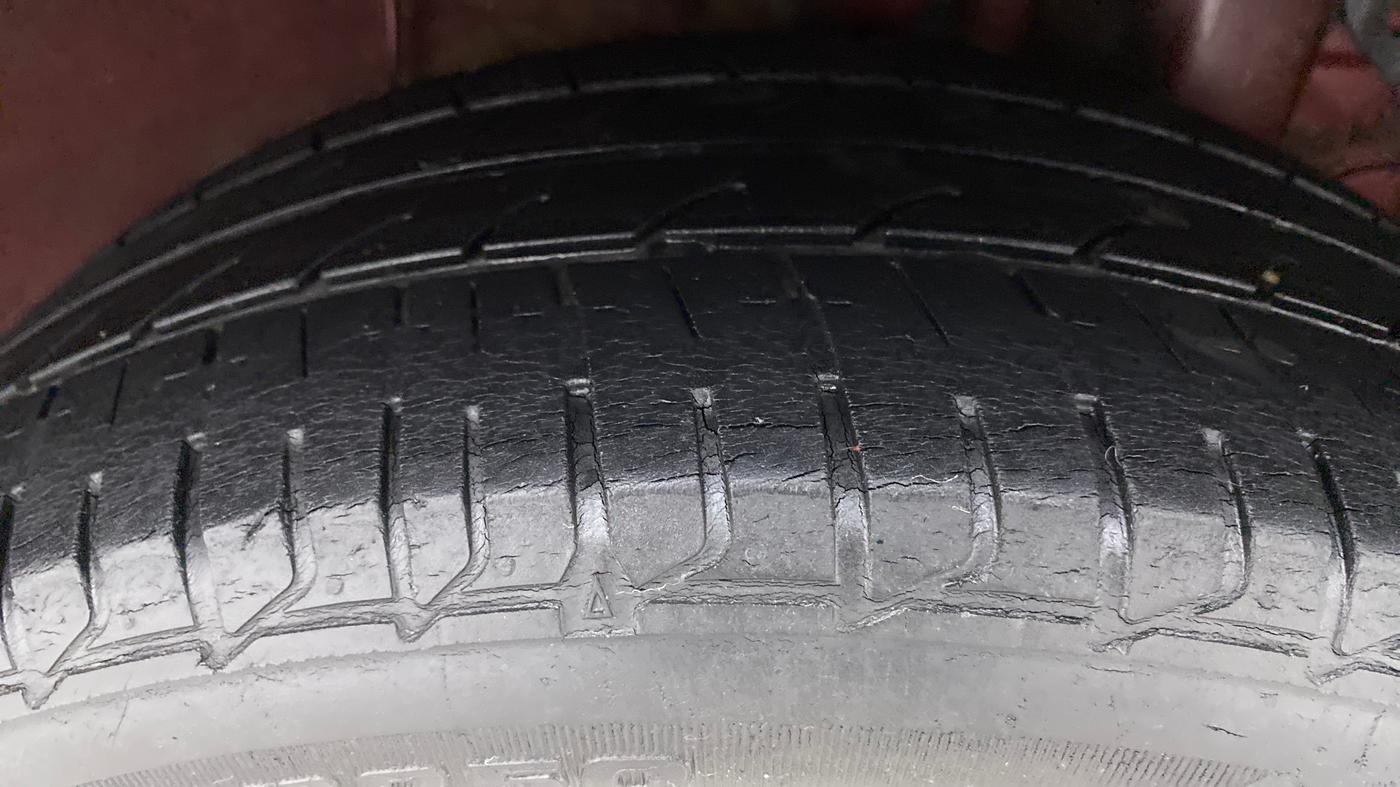 2014 Hyundai Elite i20 ASTA 1.2, Petrol, Manual, 40,400 km, Left Rear Tyre Tread
